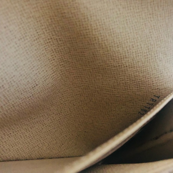 Louis Vuitton authentic wallet - Picture 7 of 11